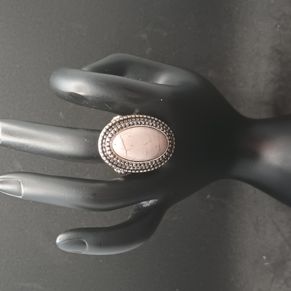 Unbranded oval shape stretch ring silver tone